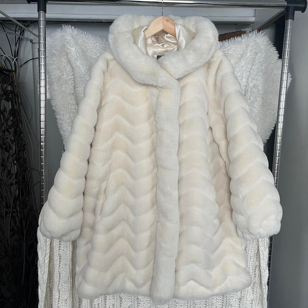 Gallery Womens Faux Fur Coat Size Large